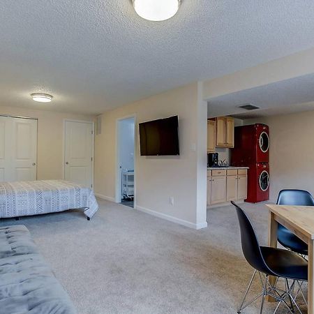 Bright & Cozy Studio Apartment In Colorado Springs Eksteriør bilde