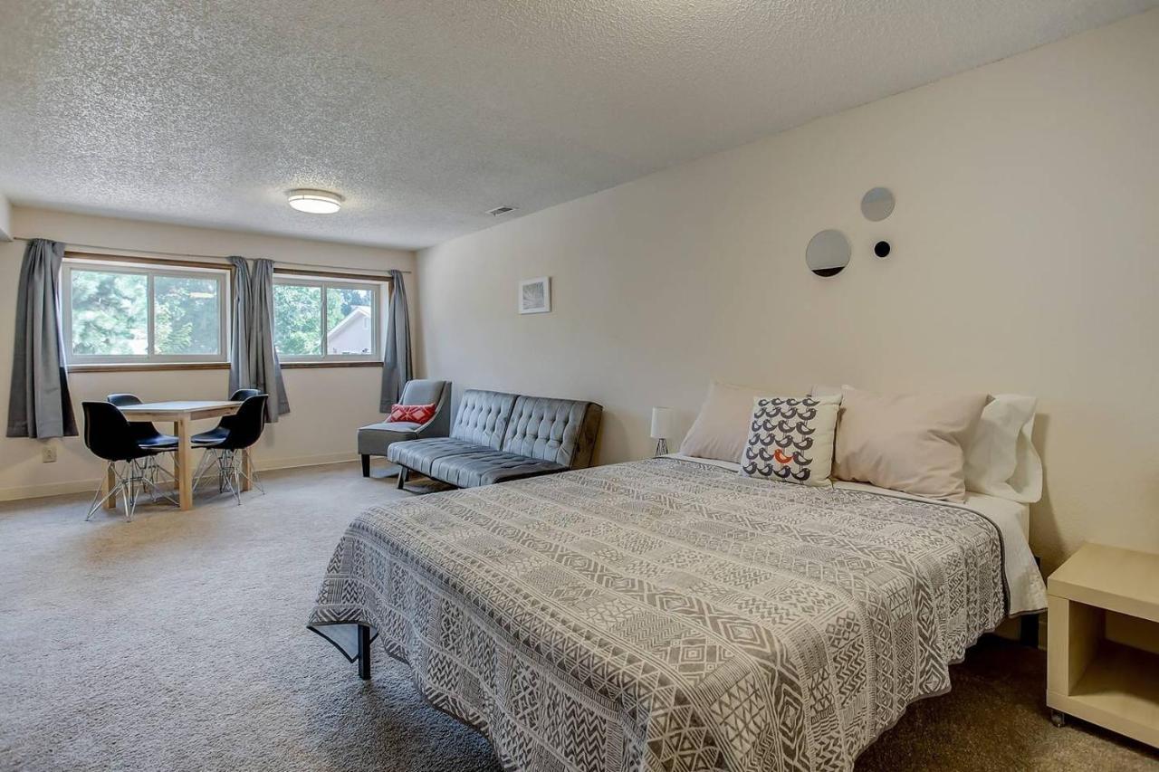 Bright & Cozy Studio Apartment In Colorado Springs Eksteriør bilde